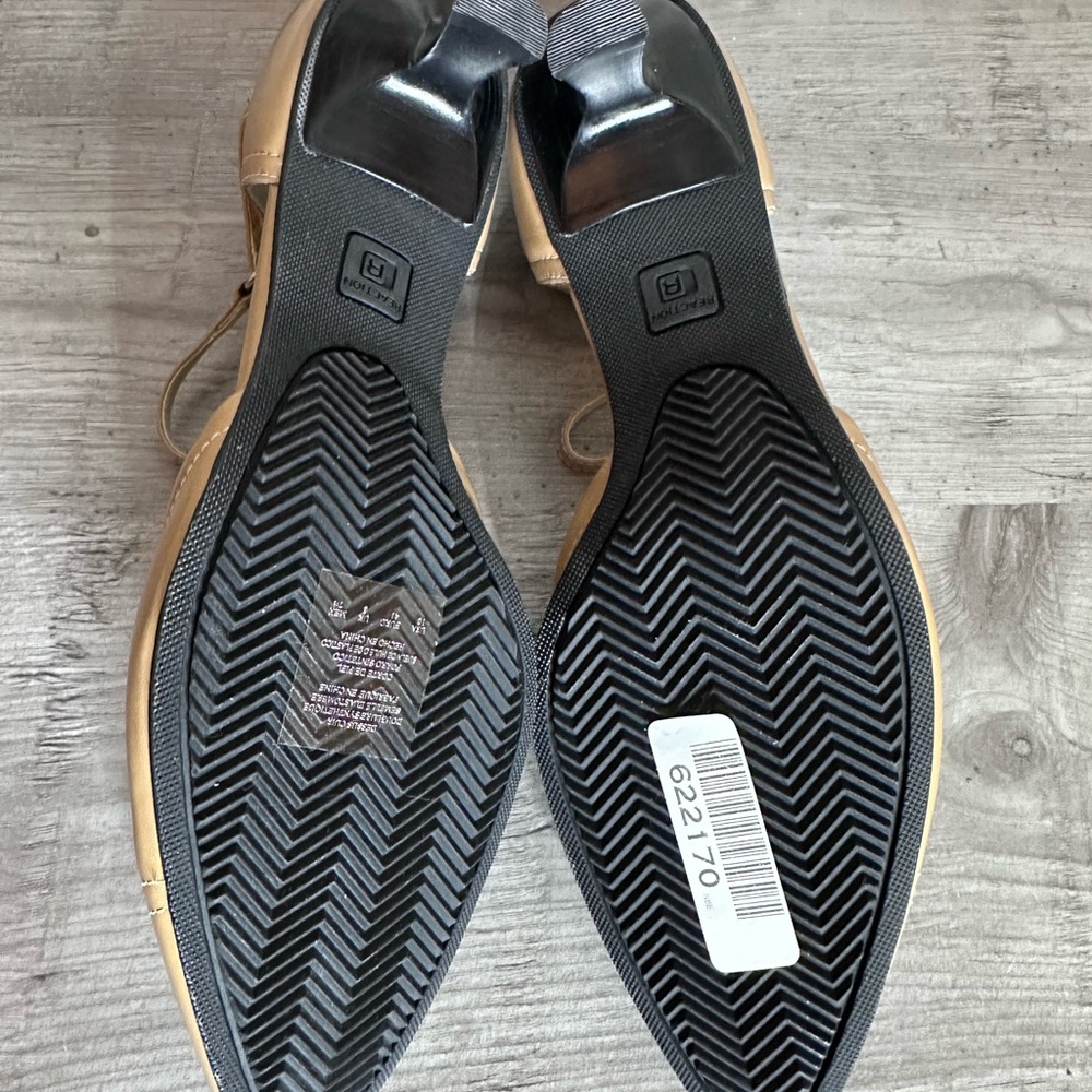 Y2K Kenneth Cole Reaction Leather Pumps - Picture 6 of 7